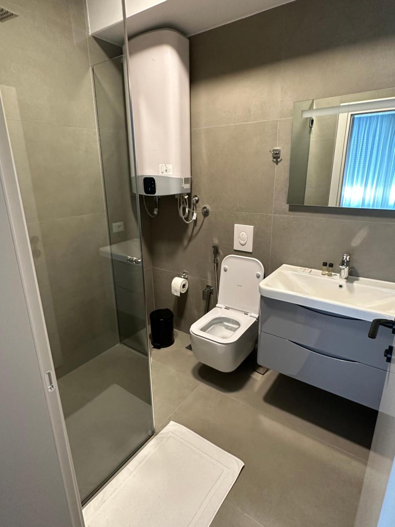 Soin Rooms Tirana Esterno foto